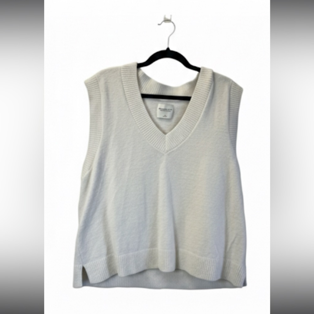 Abercrombie & Fitch Women’s Cream Vest